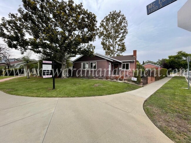 Beautiful Home On Corner Lot With Large Ba... - Beautiful Home On Corner Lot With Large Ba...