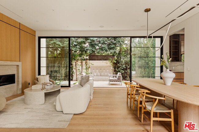 Photo - 11937 Addison St