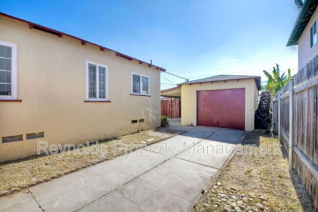 Photo - 3343 Chamoune Ave