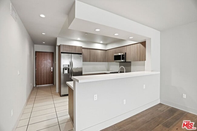 Photo - 111 S Kings Rd Unit 303