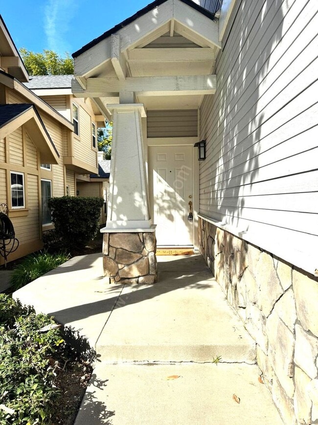 Building Photo - Beautifual Home