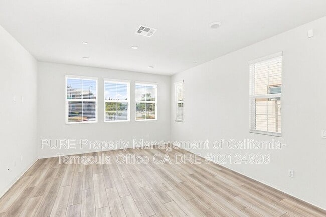 Photo - 28235 Ashtree St