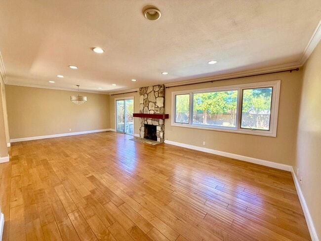 Photo - MUST SEE 6 BEDROOM 3 BATH HOUSE - SOUTH TO...