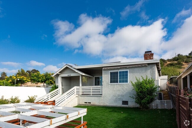 Building Photo - Remodeled Craftsman with Large Yard! Rental
