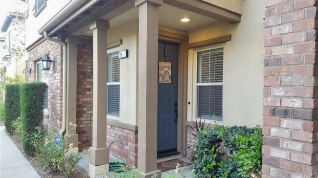 Building Photo - 982 N Sweetbriar Ln Unit B