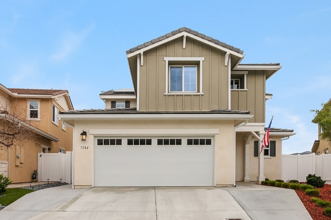 Photo - 7284 Wembley St