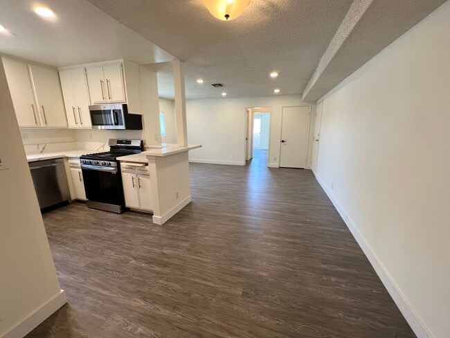 Photo - 3722 S Canfield Ave Unit 204