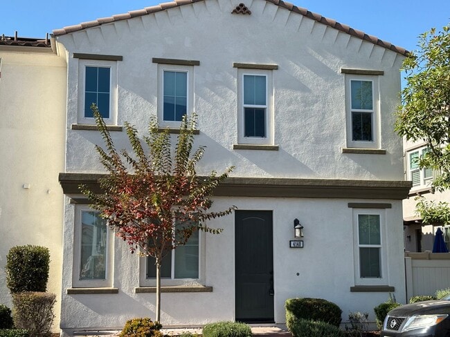 Building Photo - Spacious 3-Bedroom Townhome with Garage and Solar