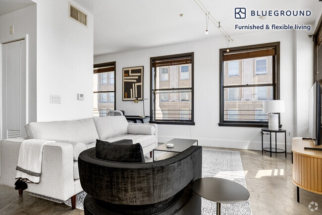 Building Photo - 810 S Spring St Rental
