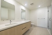 3BR, 3BA - 1224SF - Bathroom - 7050 Hawthorn – Coliving + Traditional Units