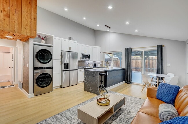 Photo - 5030 Kensington Way