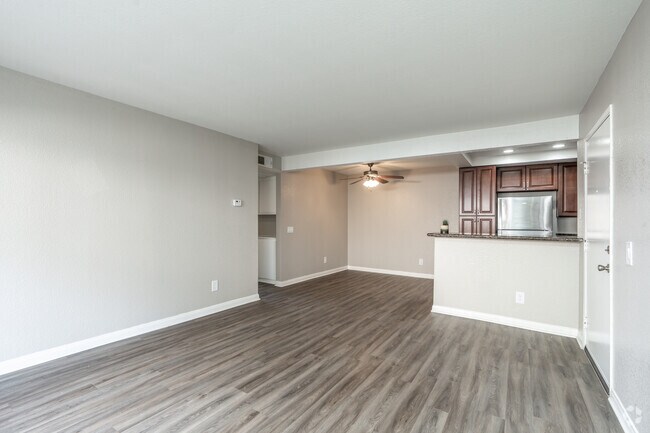 2BR, 2BA - 900SF - Living Room - Smoketree