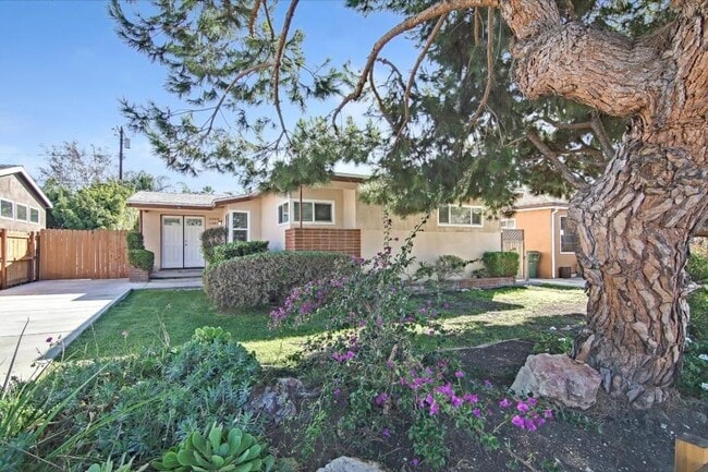 Building Photo - 11856 Beatrice St