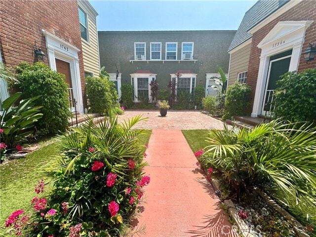 Photo - 1760 N Las Palmas Ave Townhome