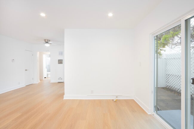 Photo - 937 N Orange Grove Ave