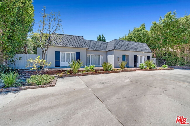 Photo - 621 N Bedford Dr