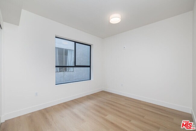 Photo - 1822 Overland Ave Unit 302