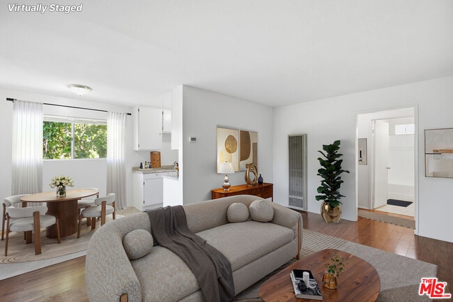Building Photo - 14551 Vose St Unit C
