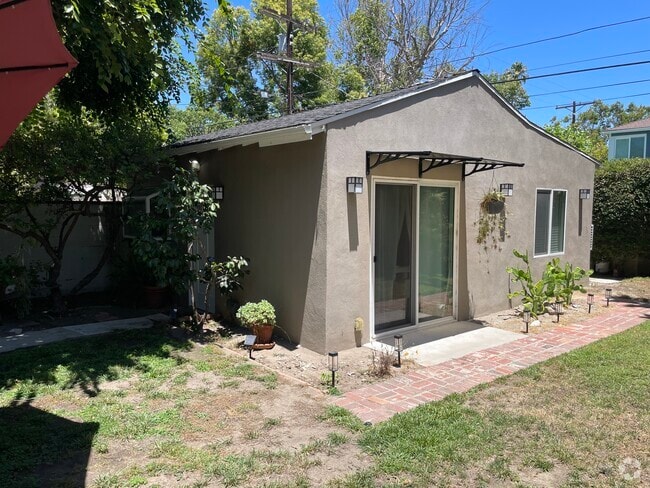 Building Photo - 12960 Landale St Rental