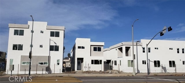Photo - 2053 W Florence Ave Townhome