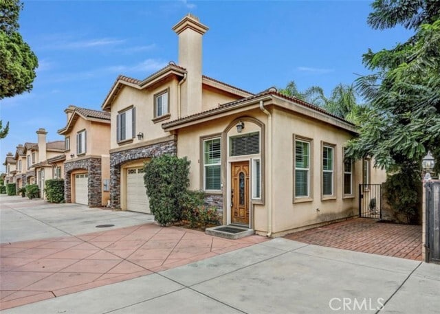 Photo - 5517 Welland Ave