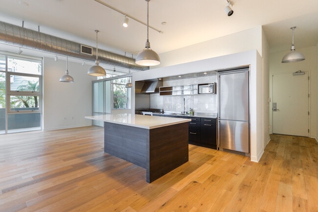 Building Photo - 4080 Glencoe Ave Unit 125