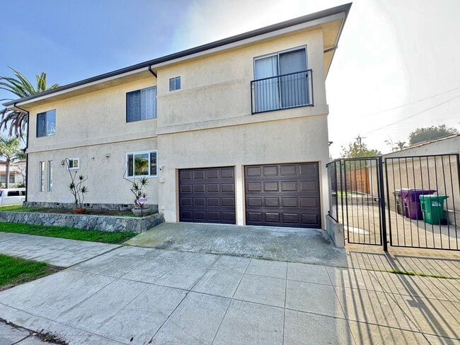 Photo - Beautiful 5 Bedroom House in Belmont Heights!  Pet-Friendly!