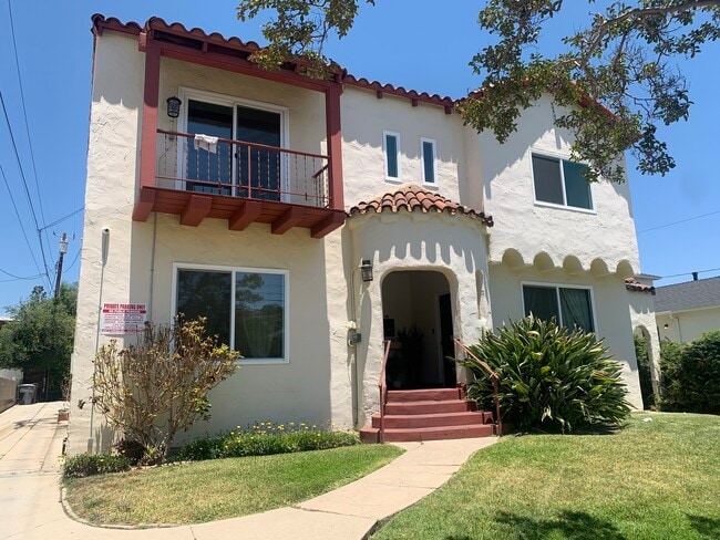 Front of 4 unit propert - 619 E Chevy Chase Dr Apartment