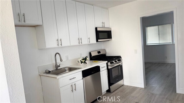 Photo - 810 Jarrow Ave