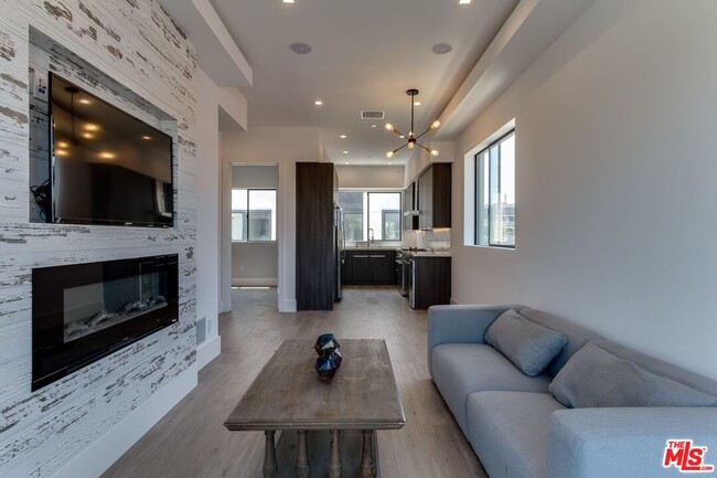 Photo - 4826 Pickford St