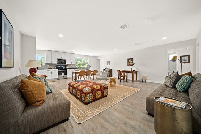 Massive open space - 14209 Gilmore Street