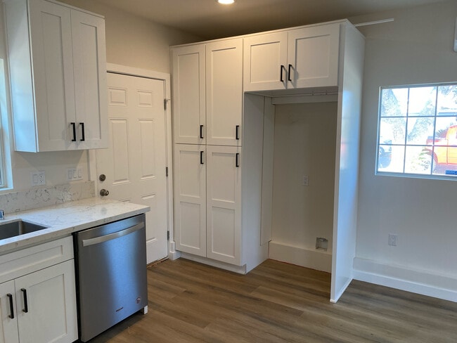 Photo - 8415 Beckford Ave Unit B