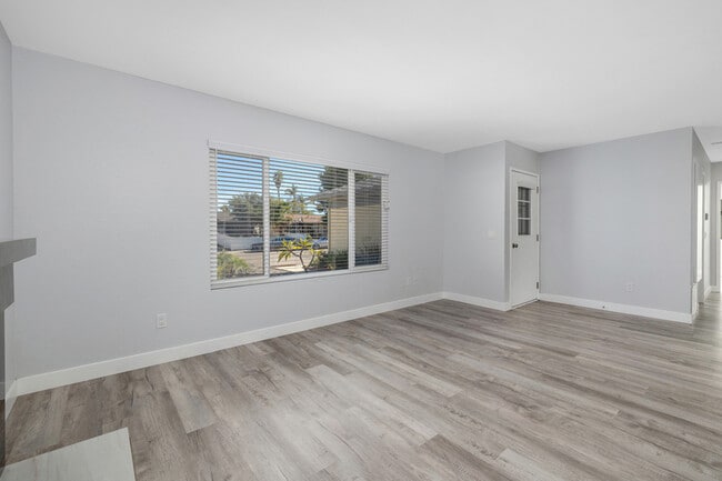 Photo - 9994 Parkdale Ave