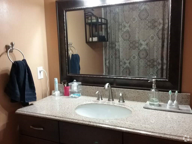 Building Photo - 5000 S Centinela Ave Unit 331 Rental