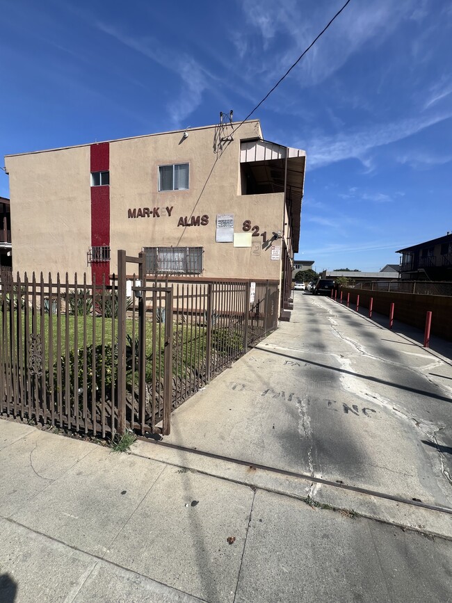 Building Photo - 821 W Colden Ave Unit #7