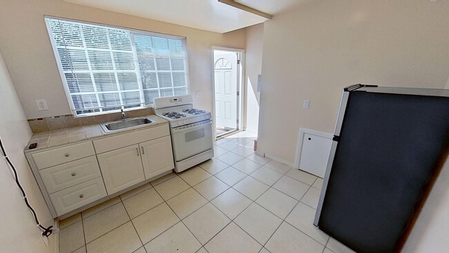 Photo - 1523-1527 Chapala St Unit #1525B