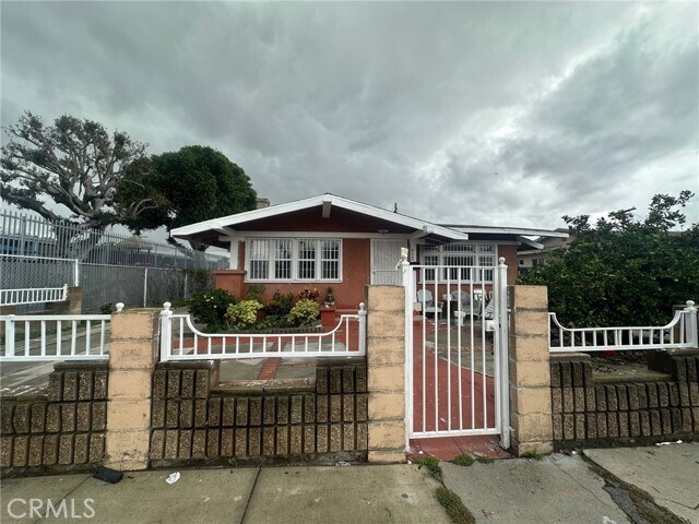 Photo - 912 W 51st Pl