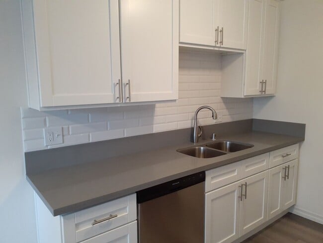 Photo - 2 Bed 1 Bath Newly Renovated for Rent in Newport Beach Unit 1717A