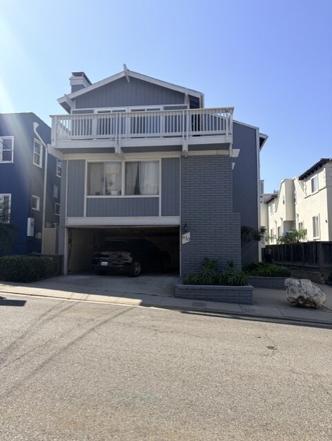 2 car garage - 630 2nd St Unit 4