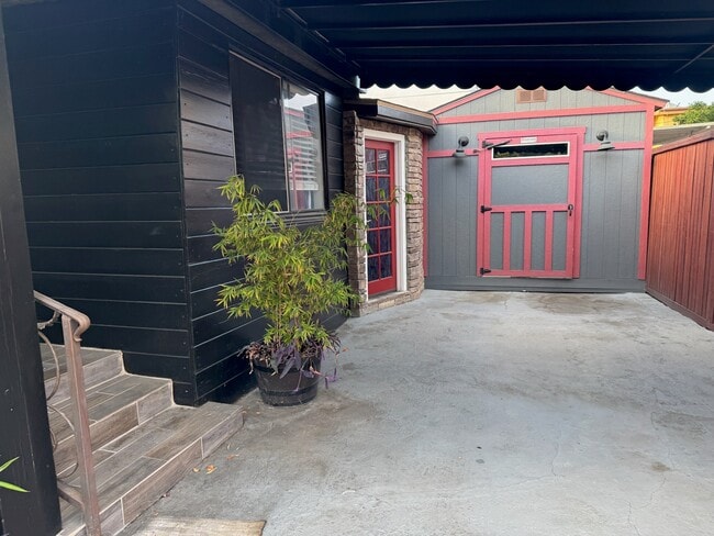 Photo - 1200 Tamarind Ave