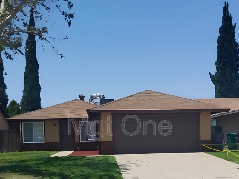 Photo - 14605 Perham Dr