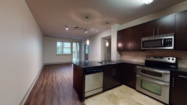 Photo - 1818 Platinum Triangle