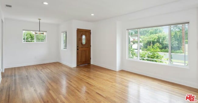 Photo - 5411 Willis Ave