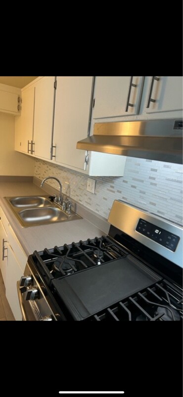 Photo - 6928 Woodley Ave Unit 202