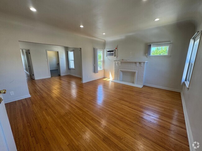 Building Photo - 467 N Orange Grove Ave Rental