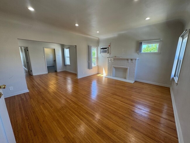 Photo - 467 N Orange Grove Ave House