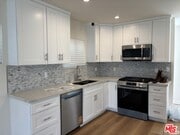 Photo - 800 E 83rd St