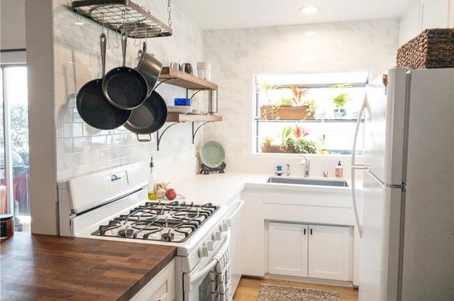 Photo - 11634 Gorham Ave Unit #206