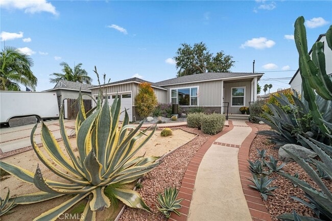 Building Photo - 4754 Castana Ave