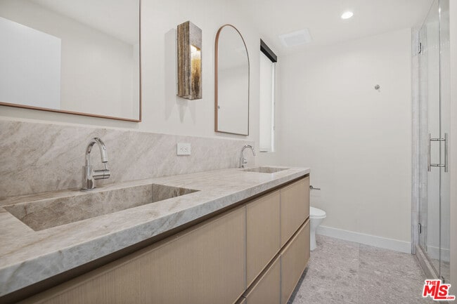 Photo - 426 Arnaz Dr